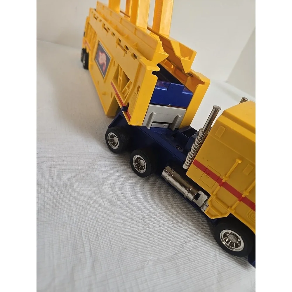 Vintage 1986 Hot Wheels Semi Truck Trailer Transporter Car Hauler Carrying Case